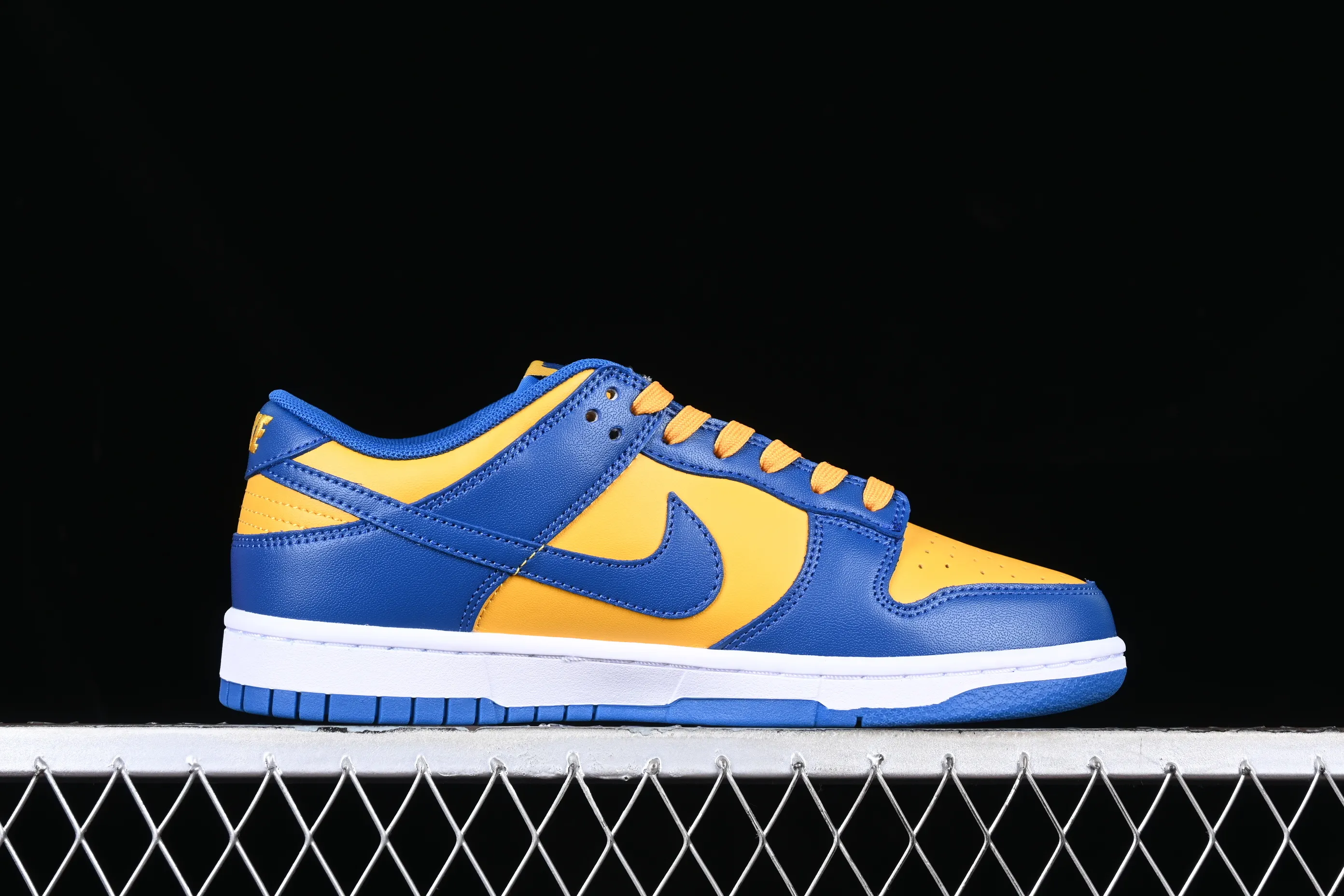 All categories Nk SB Dunk series Nk SB Dunk Low low-top sneakers Nk Dunk SB Low blue and yellow color matching SB smashed backboard fashion casual sneakers DD1391-402